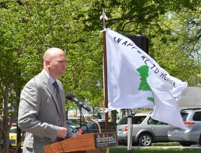 Jeff Sheppard giving address